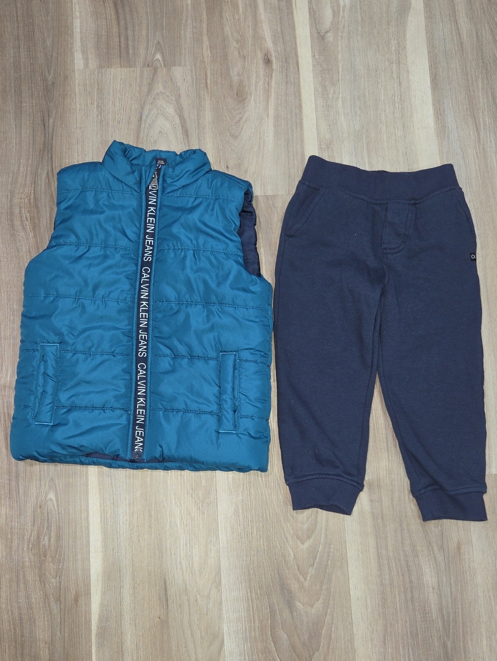 โขCalvin Klein Jeansโข Toddler Boys Puffer Vest Matching Set